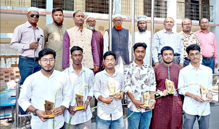 দেশের বিভিন্ন বিশ্ববিদ্যালয় ও মেডিকেলে ভর্তির সুযোগ পাওয়া মেধাবী শিক্ষার্থীদের সংবর্ধনা প্রদান