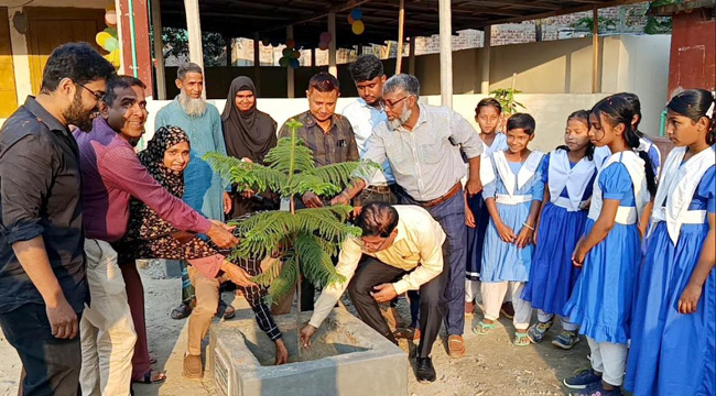 দিনাজপুর দ. দাইনুর সরকারি প্রাথমিক বিদ্যালয়ে বৃক্ষরোপণ ও অভিভাবক সমাবেশ অনুষ্ঠিত