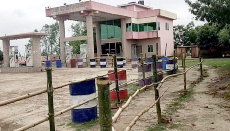 হিলিতে ফুয়েল কার্ডে স্বস্তিতে তেল মিলছে