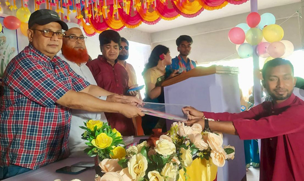 বাংলাহিলি পাইলট স্কুলে এসএসসি পরীক্ষার্থীদের বিদায় অনুষ্ঠান