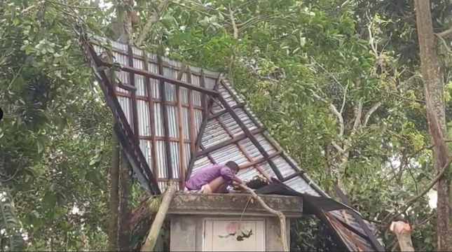 গোবিন্দগঞ্জ কালবৈশাখী বোরো ধান ভ‚ট্টা সহ চলতি মৌসুমের বিভিন্ন ফসলের ব্যাপক ক্ষতি : ঝড়ে শতাধিক ঘর-বাড়ী বিধ্বস্ত