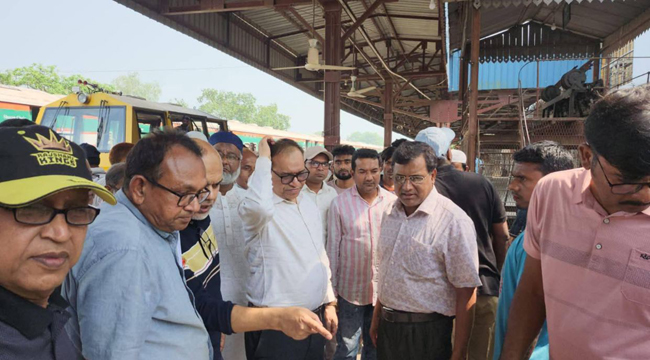 বিরামপুর রেলওয়ে স্টেশন পরিদর্শন করলেন জিএম ফরিদ আহমেদ