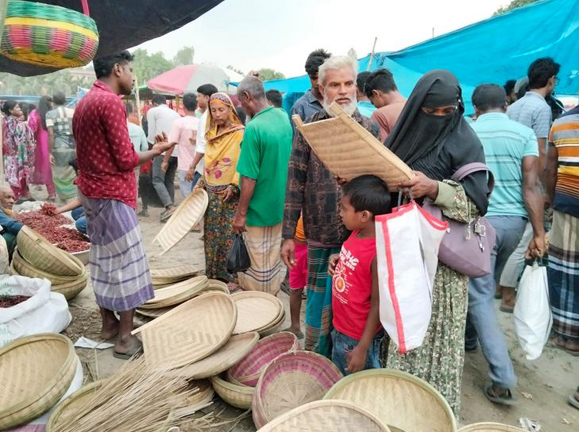 ধুনটে যমুনা পাড়ে শতবর্ষী বান্নি মেলা : ঐতিহ্যের রঙে রঙিন, দর্শনার্থীদের ভিড়ে মুখর প্রাঙ্গণ