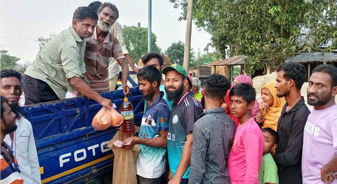 পাঁচবিবিতে টিসিবির পণ্য বিক্রয়
