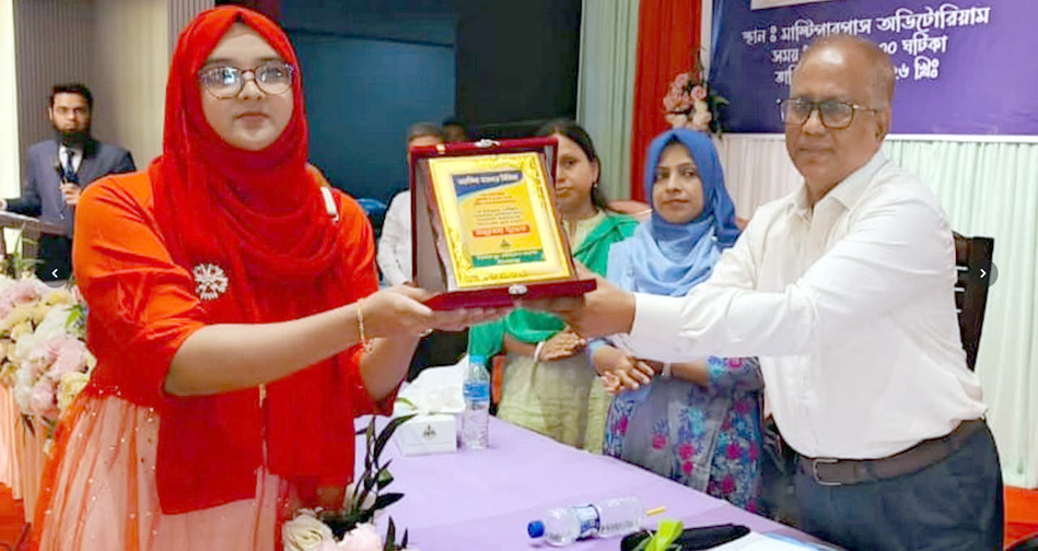 দিনাজপুর মেডিকেল কলেজের নবীন শিক্ষার্থীদের ওরিয়েন্টেশন ও পরিচিত ক্লাস অনুষ্ঠিত