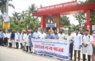 সারা দেশে চিকিৎসকদের উপর হামলার প্রতিবাদে দিনাজপুরে ড্যাবের চিকিৎসকদের মানববন্ধন অনুষ্ঠিত
