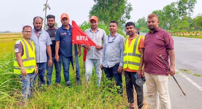 ঈদযাত্রা নিরাপদ করতে দিনাজপুর-গোবিন্দগঞ্জ সড়কে যৌথ কার্যক্রম পরিচালিত