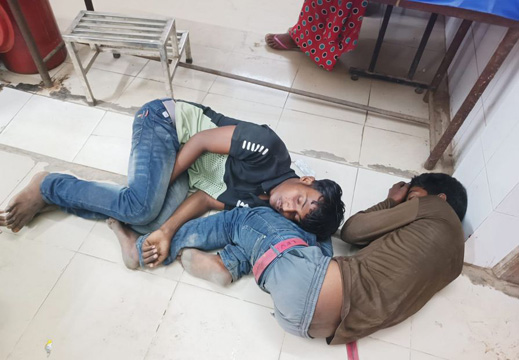 ফুলবাড়ীতে রাস্তার পাশ থেকে অচেতন অবস্থায় পাঁচজন কৃষিশ্রমিক উদ্ধার