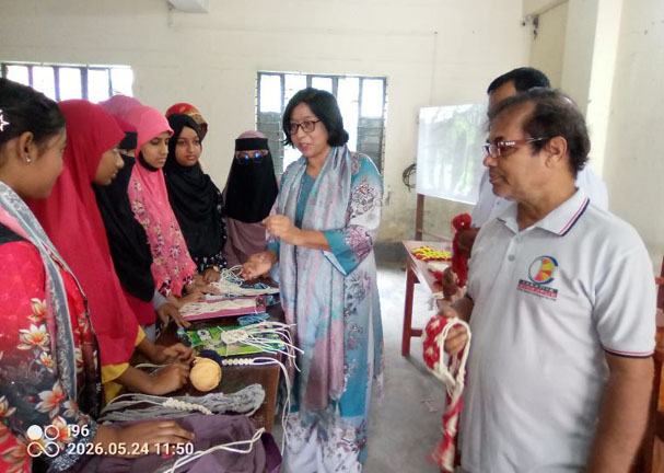 সারদেশ্বরী  বালিকা বিদ্যালয়ের ১৫  শিক্ষার্থীর অংশগ্রহনে ৪ দিনের ম্যাক্রাম প্রশিক্ষণ অনুষ্ঠিত