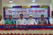 প্রাণিসম্পদ উন্নয়নে ফুলবাড়ীতে ৪৪০ খামারিকে উপকরণ সহায়তা