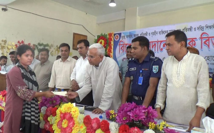 ভালো মানুষ তৈরির পাশাপাশি শিক্ষার মাধ্যমে ছেলে–মেয়েদের দক্ষ জনশক্তিতে রূপান্তর করাই বর্তমান সরকারের লক্ষ্য - সমাজকল্যাণমন্ত্রী