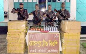 ফুলবাড়ী ২৯ বিজিবির অভিযানে চালিয়ে ৩ লাখ ৫৬ হাজার টাকা মূল্যের চোরাচালানী পন্য মাদক আটক