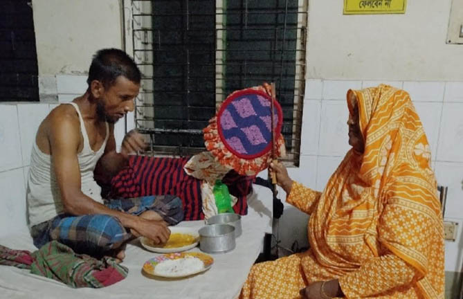 তীব্র লোডশেডিংয়ে বিপর্যস্ত হিলির জনজীবন