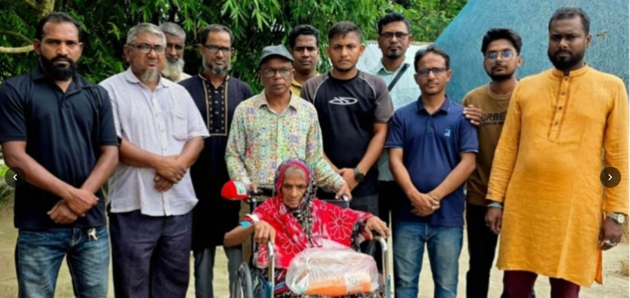ধুনটে শতবর্ষী হারানি বেগমের মুখে হাসি, পেলেন হুইল চেয়ার