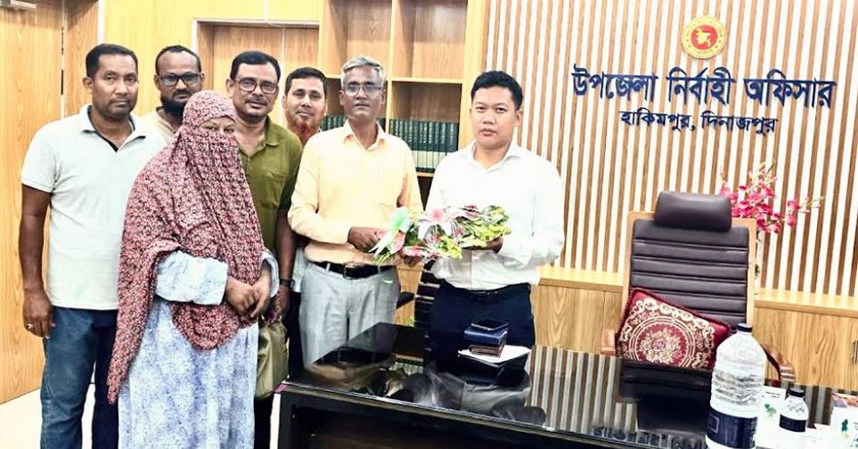 হাকিমপুরে নবাগত ইউএনও জর্জ মিত্র চাকমা যোগদান করায় ফুলেল শুভেচছা