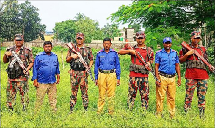 পাঁচবিবি উপজেলার সীমান্ত সুরক্ষায় বিজিবির সঙ্গে গ্রাম পুলিশ
