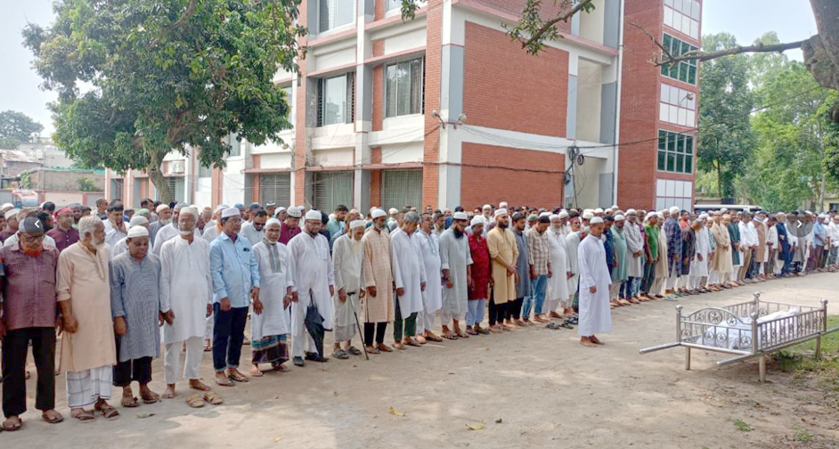 শিক্ষা প্রকৌশল অধিদপ্তরের নির্বাহী প্রকৌশলী সুফিয়া সুলতানার স্বামী তোজাম্মেলের জানাজা ও দাফন কার্যসম্পন্ন
