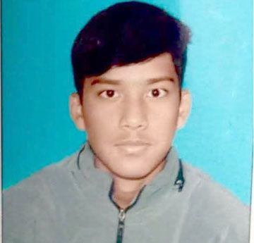 ফুলবাড়ীতে সাড়ে ৫ ঘণ্টার পর পুকুরে গভীর থেকে নবম শ্রেণির শিক্ষার্থী আবিরের মরদেহ উদ্ধার
