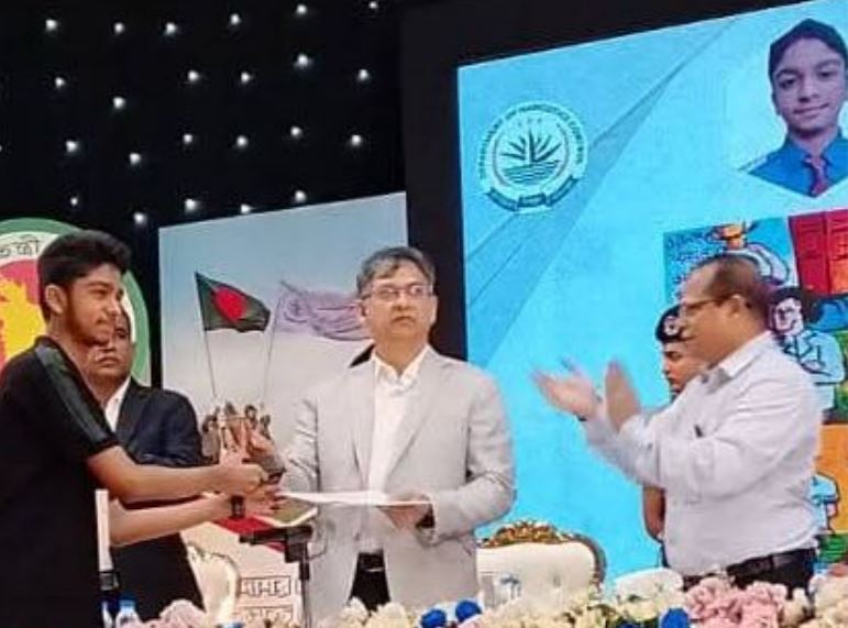 মাদক বিরোধী জাতীয় চিত্রাংকন প্রতিযোগিতায় দিনাজপুরের শিক্ষার্থী আবরার এর ১ম স্থান লাভ
