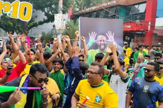 দিনাজপুরে ব্রাজিল সমর্থক গোষ্ঠীর উন্মাদনা ও শোডাউন