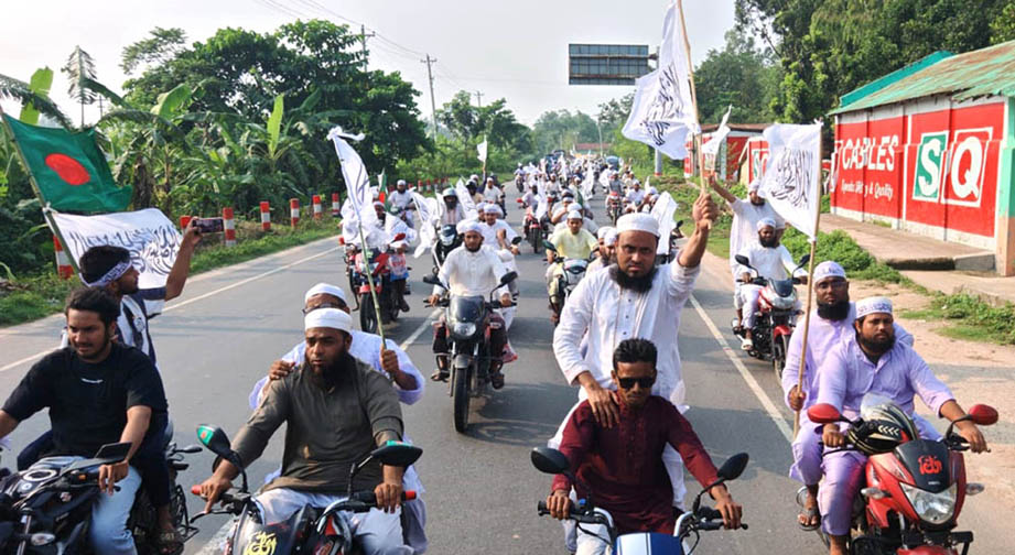 ফুলবাড়ীতে কালিমার পতাকা হাতে মোটরসাইকেল শোভাযাত্রাসহ প্রতিবাদ সমাবেশ
