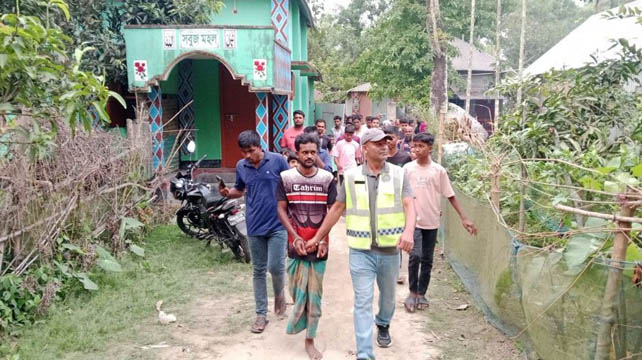 বোয়ালমারীতে আম খাওয়ার প্রলোভনে বুদ্ধিপ্রতিবন্ধী কিশোরীকে ধর্ষণ, অভিযুক্ত গ্রেপ্তার