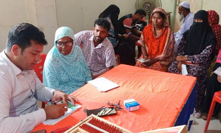 হিলিতে মাসিক চক্ষু ক্যাম্প অনুষ্ঠিত