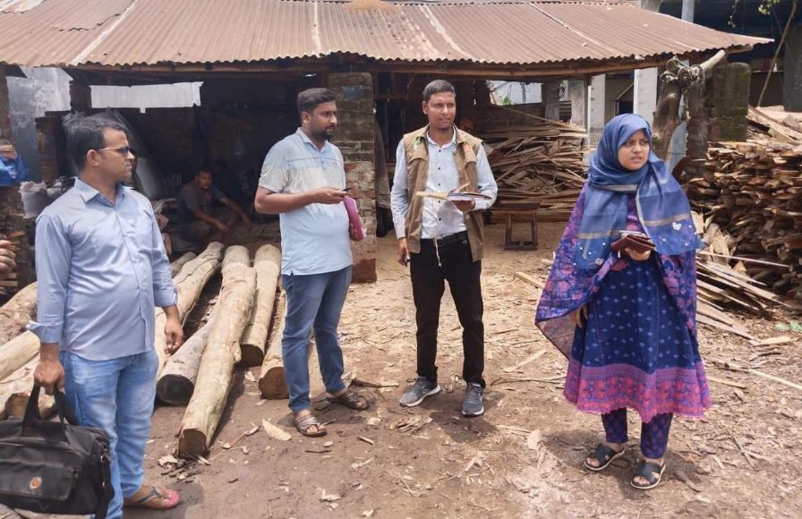 আদমদীঘিতে লাইসেন্স ছাড়াই  ৩ স'মিল মালিকসহ চারজনকে ৩০ হাজার ৫০০ টাকা জরিমানা