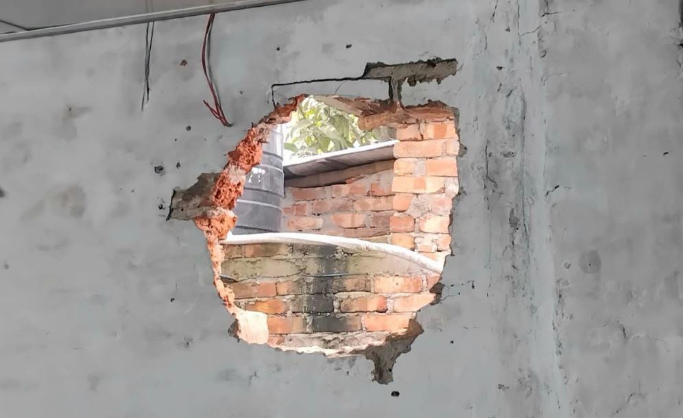 সান্তাহারে এক রাতে ছয় দোকানে টিন ও দেয়াল কেটে চুরি; ব্যবসায়ীদের মাঝে আতংক