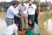 পাঁচবিবিতে খালপাড়ে বৃক্ষরোপণ করলেন ইউএনও কাশপিয়া তাসরিন
