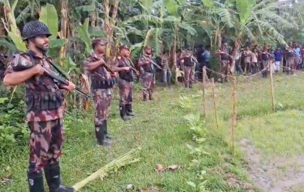 জয়পুরহাট সীমান্তে ৩ জনকে পুশইনের চেষ্টা বিএসএফের, বিজিবির বাধা