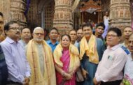 দিনাজপুরে কান্তজিউ মন্দির পরিদর্শন করলেন পূজা উদযাপন ফ্রন্টের সভাপতি অপর্ণা রায়