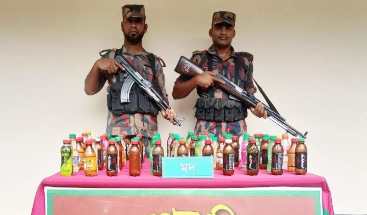 বিরল সীমান্তে দেশি মদ উদ্ধার