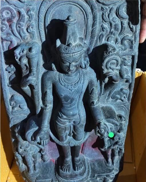 বগুড়ায় কষ্টিপাথরের বিষ্ণু মূর্তি উদ্ধার