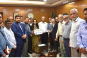 জিয়া হার্ট ফাউন্ডেশনকে এনসিসি ব্যাংকের অ্যাম্বুলেন্স উপহার, চাবি হস্তান্তর করলেন সমাজ কল্যাণ মন্ত্রী