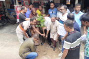 হিলিতে স্বেচ্ছাসেবক দলের প্রতিষ্ঠা বার্ষিকী উপলক্ষ্যে বৃক্ষরোপণ করা হয়েছে