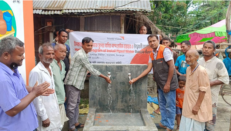 উপকার ভোগীদের মাঝে সুপেয় পানির পাম্প হাউজ হস্তান্তর ও উদ্বোধন অনুষ্ঠান