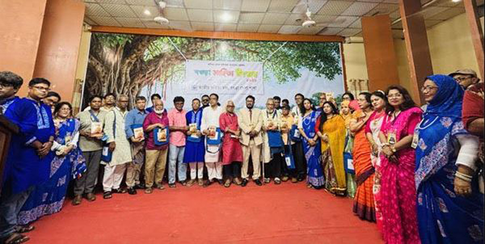 ৫৭ জেলার ৩০০ কবির মিলনমেলা বগুড়ায়, জমজমাট ‘সাহিত্য উৎসব-২০২৬’