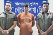 পাঁচবিবিতে অনলাইন জুয়াড়ি গ্রেফতার করে ডিবি পুলিশ