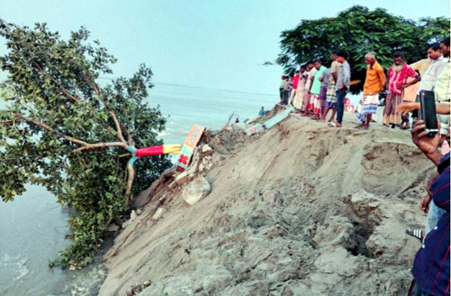 ধুনটে যমুনার পানি কমতেই ফের ভয়াবহ ভাঙন, আতঙ্কে নদীপাড়ের মানুষ