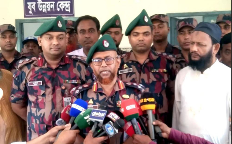 বিজিবি’র পক্ষ থেকে ফুলবাড়ী সীমান্তের ১৫ বেকার যুবককে প্রশিক্ষণ পূর্বক সনদ প্রদান