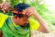 দোকানে অপেক্ষার বিরক্তিতে ১৭ বছর ধরে নিজের চুল নিজেই কাটেন মুজাহিদ