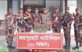 বিজিবির কাছে ৩২০ কেজি ওজনের প্রাচীন পাথরের স্তম্ভ হস্তান্তর