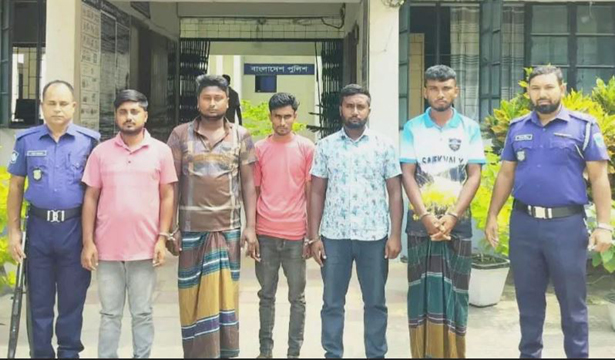 বগুড়ায় ইজিবাইক থামিয়ে গৃহবধূর শ্লীলতাহানি, গ্রেপ্তার ৫
