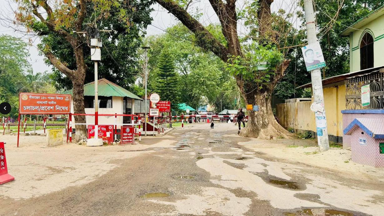 তিন দিন ধরে হিলি স্থলবন্দরে আমদানি-রপ্তানি বন্ধ, চরম ভোগান্তিতে ব্যবসায়ী-শ্রমিক