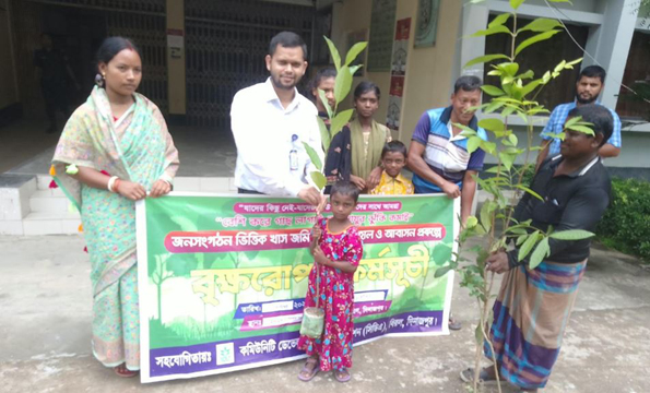 বিরলে গাছের চারা বিতরণ