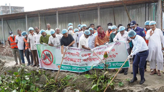 বগুড়ায় রেলের জলাশয়ে পরিচ্ছন্নতা অভিযান