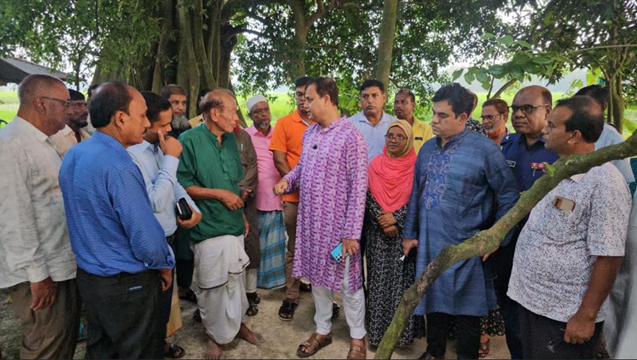 নন্দীগ্রামে কালীমন্দির পরিদর্শনে এমপি মোশারফ, জড়িতদের গ্রেপ্তারের নির্দেশ