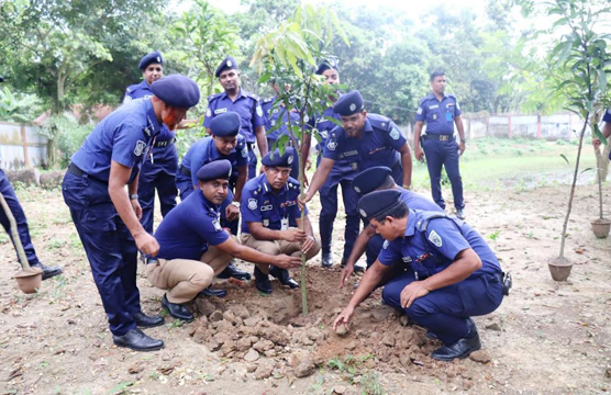 হাকিমপুর থানা পরিদর্শন করলেন দিনাজপুরের পুলিশ সুপার
