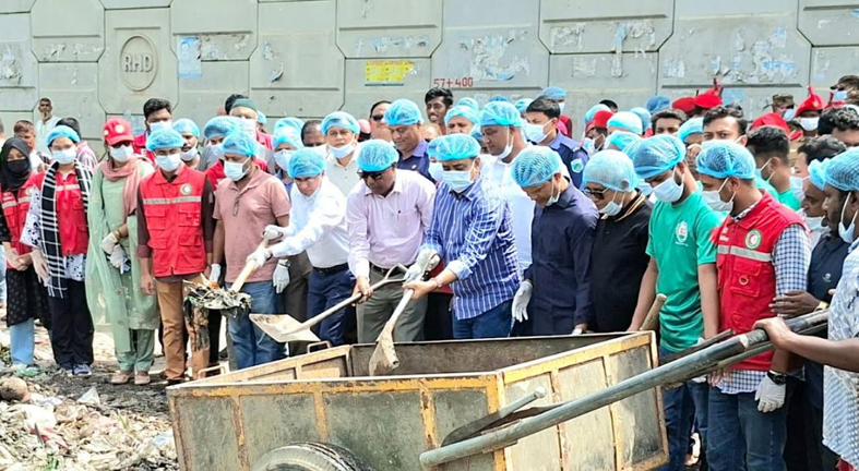 বগুড়ায় ডেঙ্গু প্রতিরোধে পরিচ্ছন্নতা অভিযান শুরু